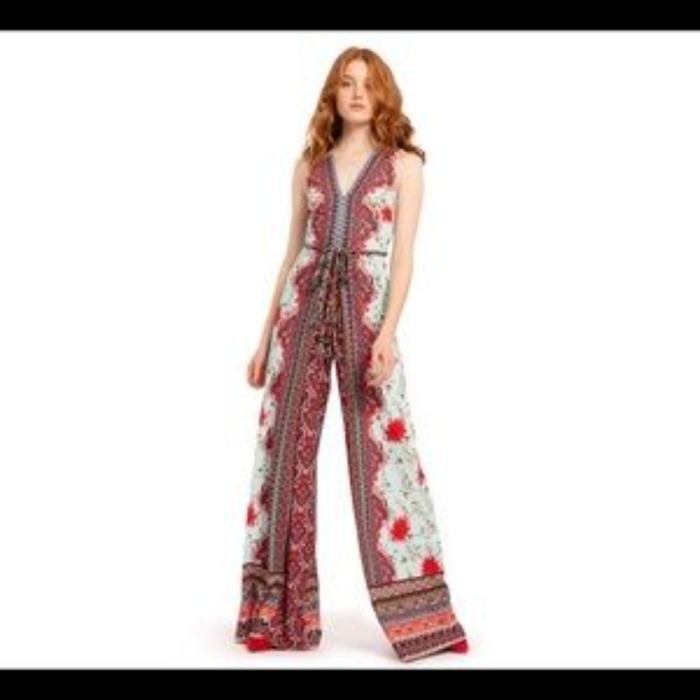 Alice +Olivia Audrie Pleat Floral Blue Jumpsuit. - Picture 9 of 10